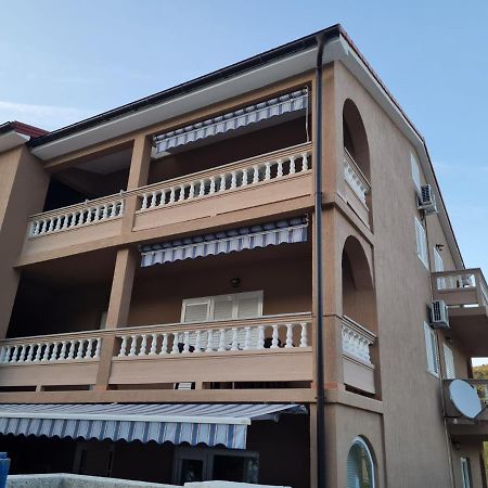 Apartments Nada Mundanije 外观 照片