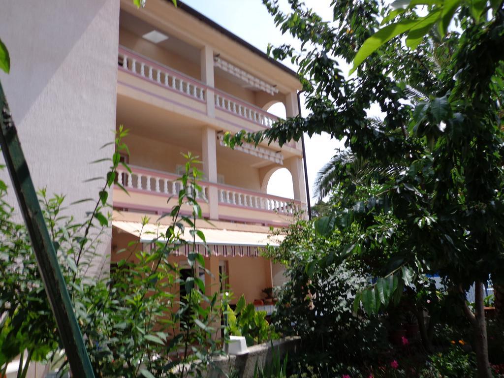 Apartments Nada Mundanije 外观 照片